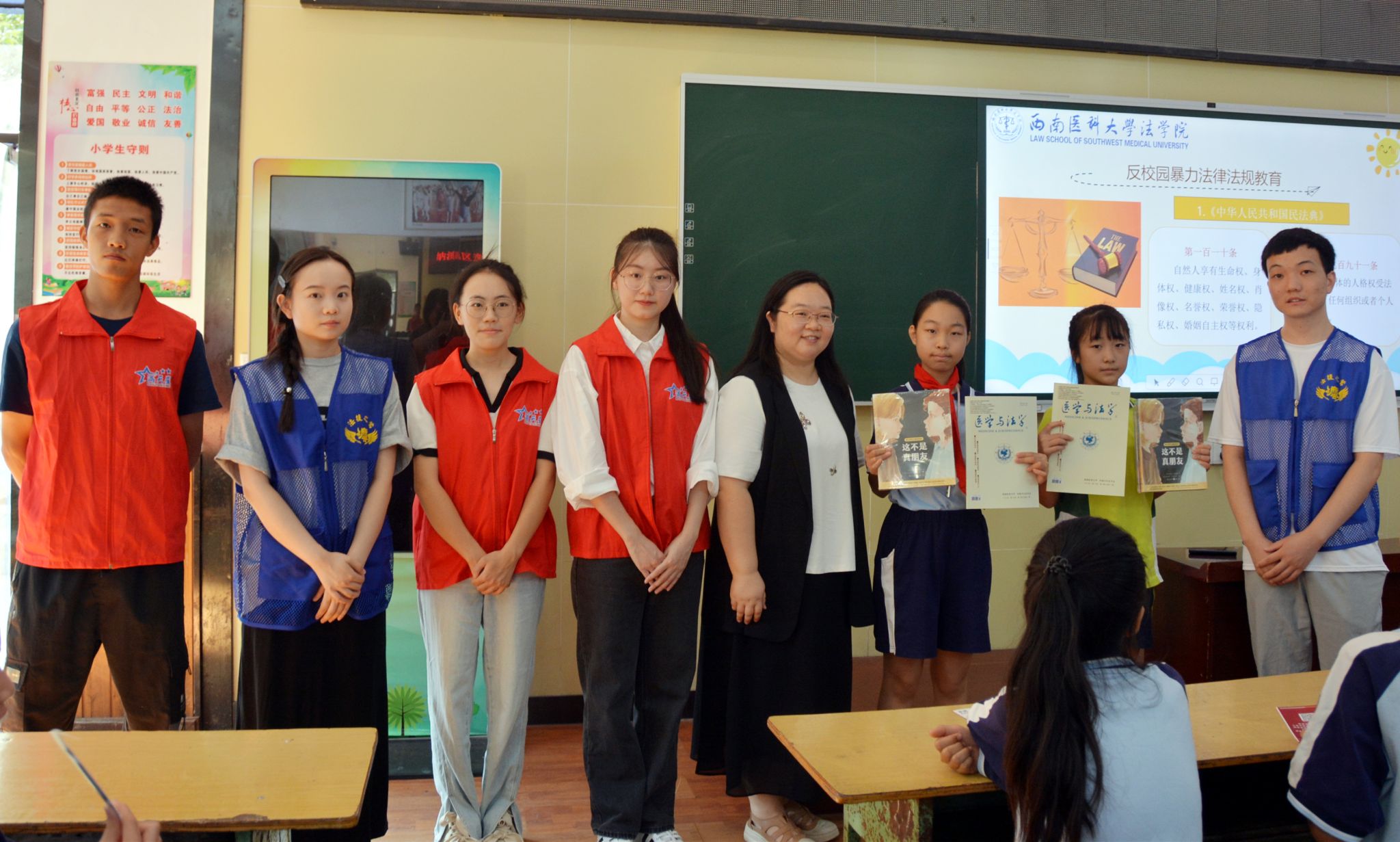 图2  向逸夫实验小学免费赠阅《医学与法学》期刊.jpg